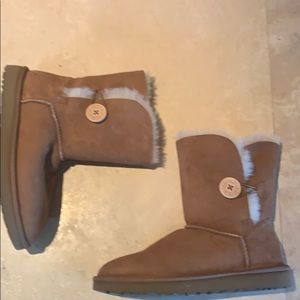 bailey button Ugg Boots sz 8